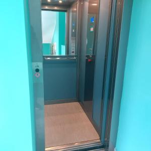 a hallway with a glass door with a mirror at B&B Luxury Suite Le Gladiaroom in Santa Maria Capua Vetere