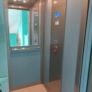 a elevator with a glass door in a room at B&B Luxury Suite Le Gladiaroom in Santa Maria Capua Vetere