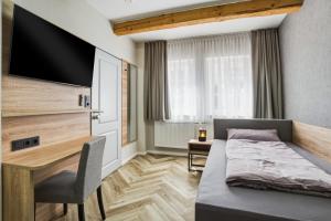 a bedroom with a bed and a desk at Altstadt Pension Vlotho in Vlotho