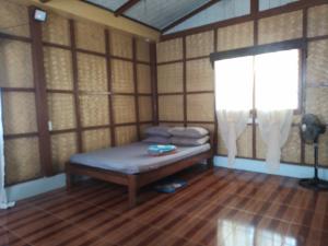 a small room with a bed and a window at Henalric's Place in Caramay