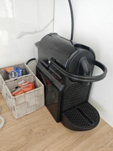 a black sewing machine sitting on a table with a basket at Appartamento estivo PONENTE - Misano Adriatico -RN- in Misano Adriatico