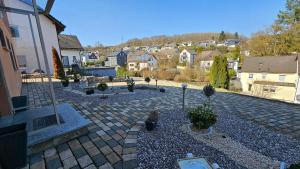 a courtyard with potted plants on a house at Apartment Wildgrund in Siegen