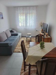 a living room with a couch and a table at Apartman Kutak in Pirot