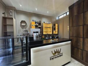 a bar in a kitchen with a counter top at Hôtel Corner King in Skikda