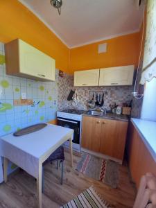a small kitchen with a table and a stove at Peatuspaik Paides in Paide