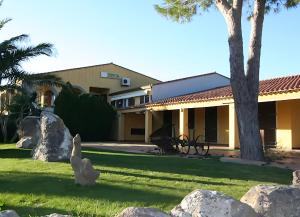 a view of the front of the building at Diecizero Affittacamere in Barùmini