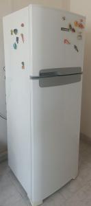 a white refrigerator with magnets on it in a kitchen at Simplicidade e localização privilegiada no coração de Adrianópolis em Manaus in Manaus