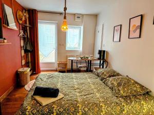 a bedroom with a bed and a table in it at Chambre du Cotentin in Créances