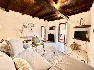 a living room with a couch and a table at Appartamento Nido Del Lago in Lenno