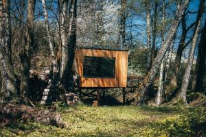a tree house in the middle of a forest at Rokle Tiny house Plandry in Plandry
