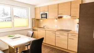 A kitchen or kitchenette at Haus Steissbach