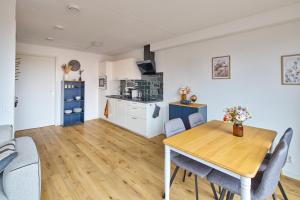a kitchen and dining room with a table and chairs at Nimma Stays Nijmegen in Nijmegen +20 photos