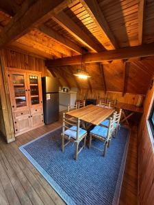 a dining room with a table and chairs in a cabin at Rayen Mahuida - Las Trancas in Las Trancas