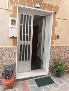 an open door of a building with at La casa del abuelo in Ítrabo