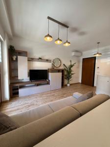 a living room with a couch and a tv at Maison Piave 35 in Olbia