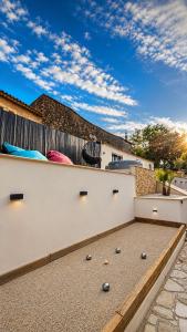 a white wall with balls on the ground at Mougins Centre - Bastide pierre rénovée spa et piscine privé in Mougins +29 photos