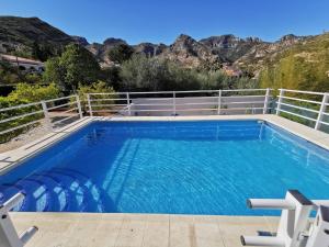 a swimming pool with mountains in the background at Casa del Sol in Gandía