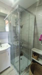 a bathroom with a glass shower and a sink at Izbicki ZaKątek- Izbica nad jeziorem Łebsko in Speck +66 photos
