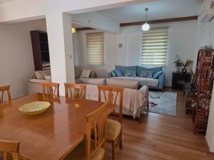 a living room with a table and a couch at Huge Evleri 2 in Marmaris