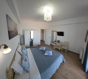 a bedroom with a large bed with blue pillows at Bluemarina Apartamente in Mamaia