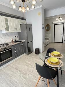 a kitchen with a table with yellow plates on it at Boulevard terrace apartment in Chişinău