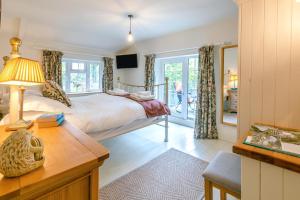 a bedroom with a bed and a desk with a lamp at 4 Bed in Looe oc-p00795 in Lansallos