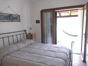 a bedroom with a bed and a large window at CASA LACONA in Lacona