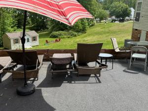 a group of chairs and an umbrella on a patio at Wonderful room in great neighborhood near Downtown in Richmond