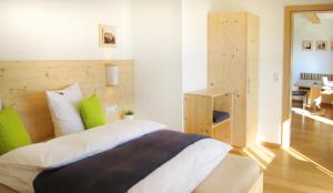Letto o letti in una camera di Wiesennest