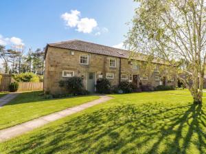 an old stone house with a large yard at Snowdrop Cottage in Morpeth