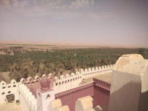 a view of the desert from the roof of a building at Forteresse Ait-Mezline in Timimoun +1 photo