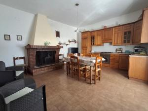 a kitchen and dining room with a table and a fireplace at Casa Framida in Cecina