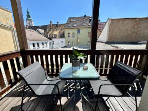 a table and chairs on a balcony with a view at Apartmenthaus Döbeln Zentrum in Döbeln