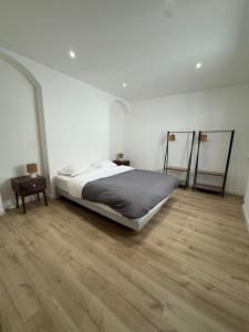 a bedroom with a bed and a wooden floor at T3climatisé Hyper centre 2 Chambres Terrasse in Sète