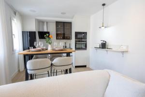 a kitchen with a table and chairs in a room at Apartamentos La Búsqueda in Cuenca