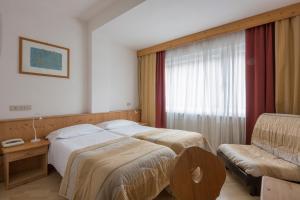 Ένα ή περισσότερα κρεβάτια σε δωμάτιο στο Garni Bellavista