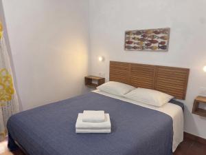 a bedroom with a bed with two towels on it at Apartamento Binibeca Nou Cami de Cavalls in Binibeca +8 photos