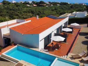 an image of a house with a swimming pool at Apartamento Binibeca Nou Cami de Cavalls in Binibeca