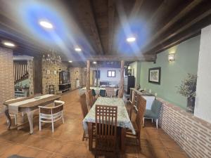 a dining room with a table and some chairs at La Casona del Rio Abion in Valdealvillo