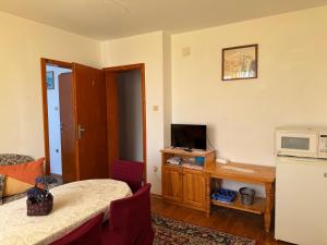 a small room with a table and a microwave at Семейна къща Боеви in Pomorie