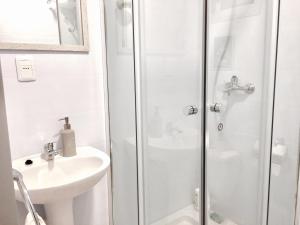 Ένα μπάνιο στο Mahalo Aparts