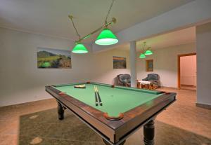 a pool table in the middle of a room at Pokoje Gościnne u Laskowskich in Smerek