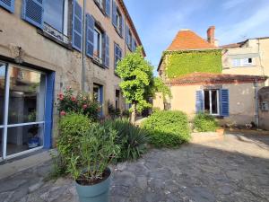 an old building with plants in a courtyard at Villa Toscane in Saint-Germain-Lembron +46 photos