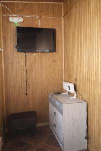 a room with a desk with a computer on a wall at Noface 2 in El Cerrillo