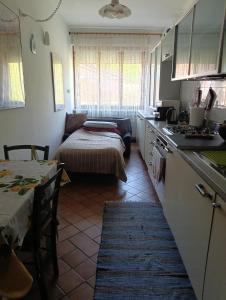 a kitchen with a couch and a bed in a room at Casa Delmondes in Canale