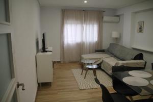 a living room with a couch and a table at Piso 3 habitaciones 2 baños Auditorio Manises Valencia in Manises