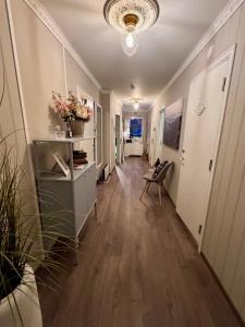 a hallway with a long hall with a vase of flowers at Villa Utsikten Romsdalshorn in Åndalsnes