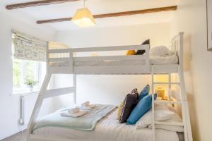 a bunk bed room with two bunk beds at 2 Bed in Shanklin oc-c36037 in Shanklin