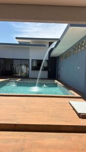 Foto de Casa y Quincho con Piscina Saltos Luxury