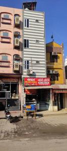 a building on a street next to a building at Soni Hotel in Hanumāngarh